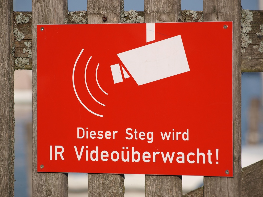 Dieser Steg wird IR Videoüberwacht!